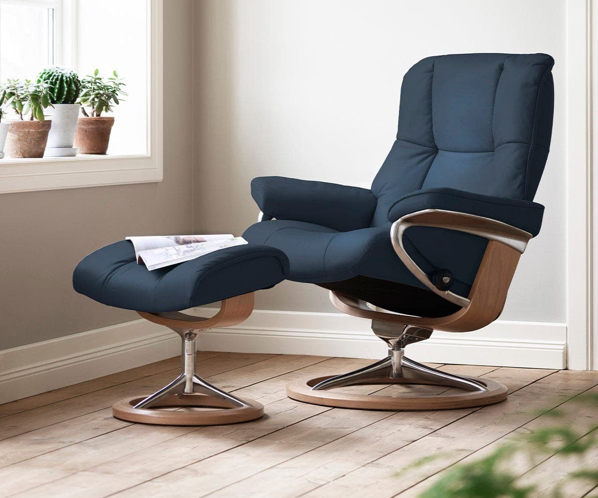 E05 Stressless Mayfair Recliner And Ottoman With Signature Base Oxfordblue Lifestyle 1200x1000 A1df3da0 89f0 4556 A173 Aa88c2655ffe