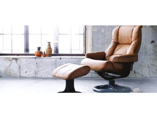 Loen R Large Recliner with Footstool Manual - Image 2